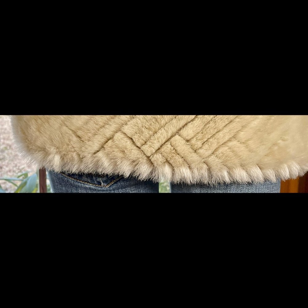 ◾️VTG◾️JACQUES ST LAURENT◾️Chevron Faux Fur Coat - Picture 9 of 9